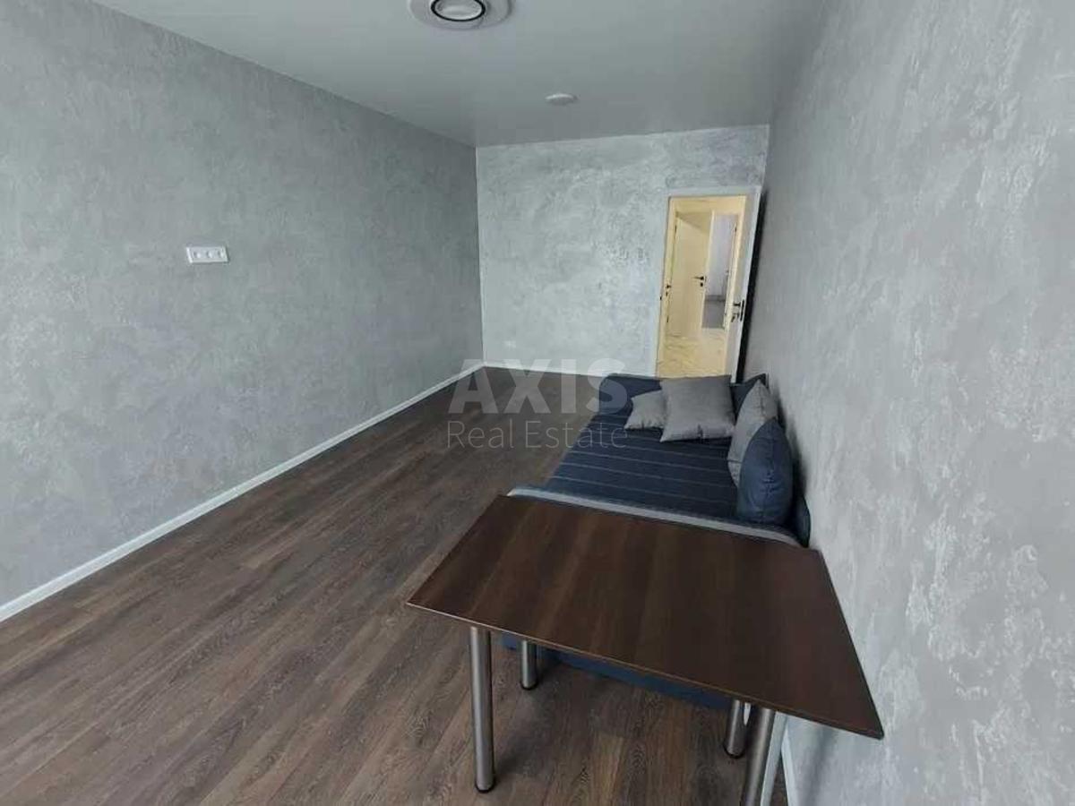 3k apartment vul. Metrologichna 1098