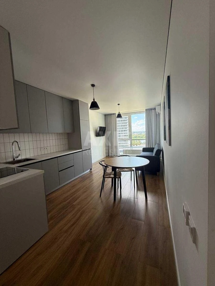 1k apartment nab. Dniprovs'ka 15699340