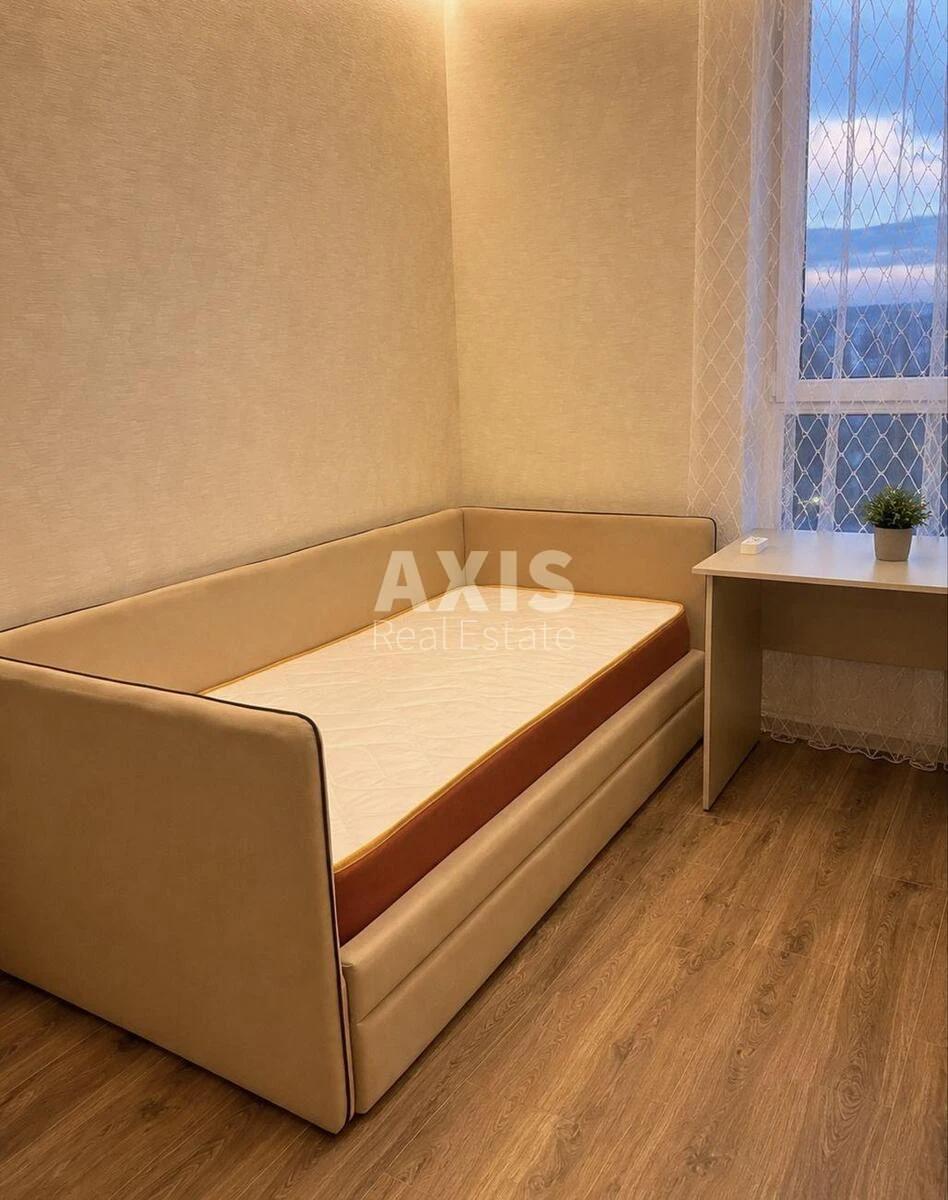 2k apartment pr-t Berestejskij 67712604
