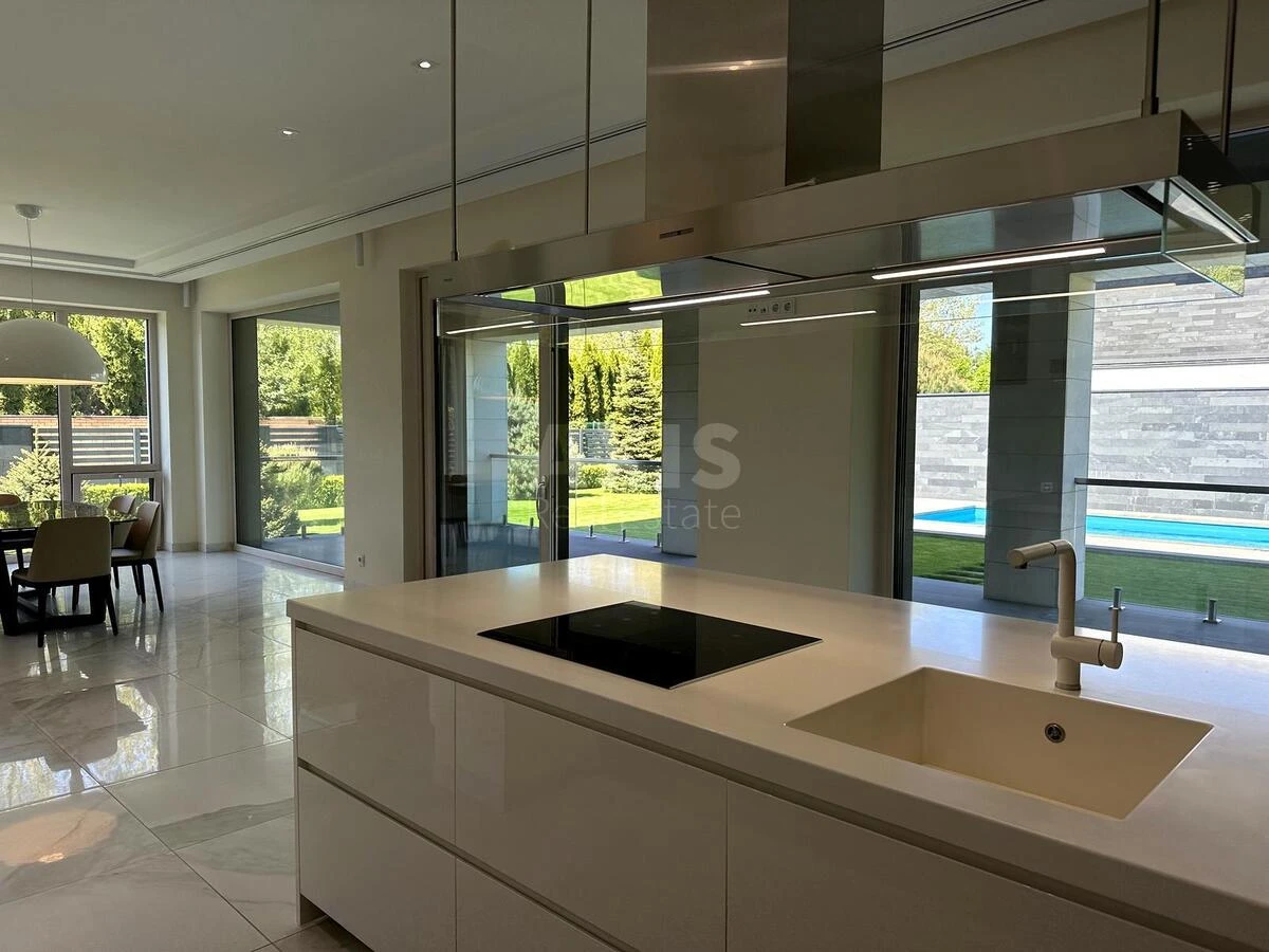House vul. Central'na, 500m2, Kyiv city701942