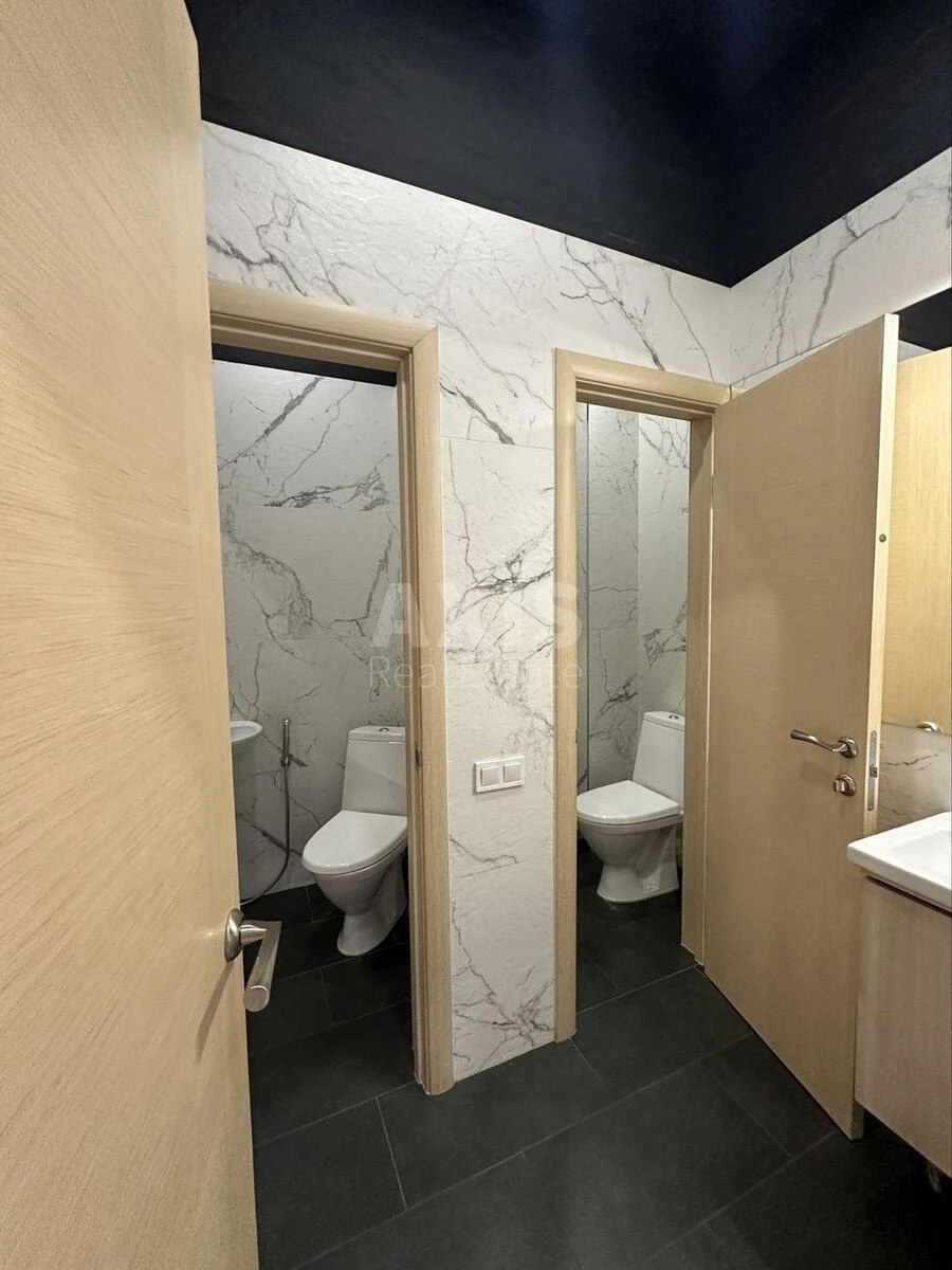 Office pr-t Berestejskij 24, 76m27135711