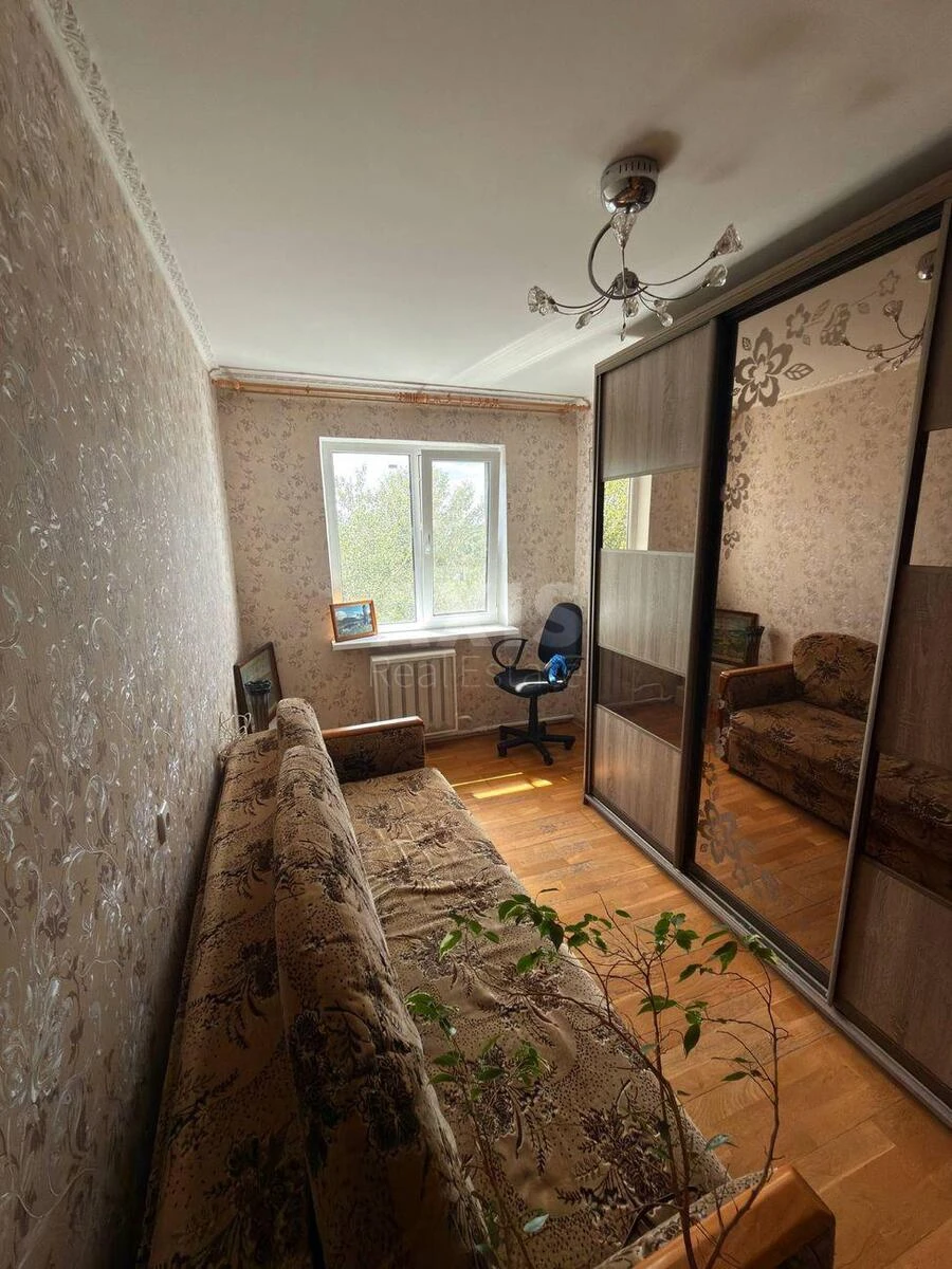 2к квартира ул. Ушинского 18700251