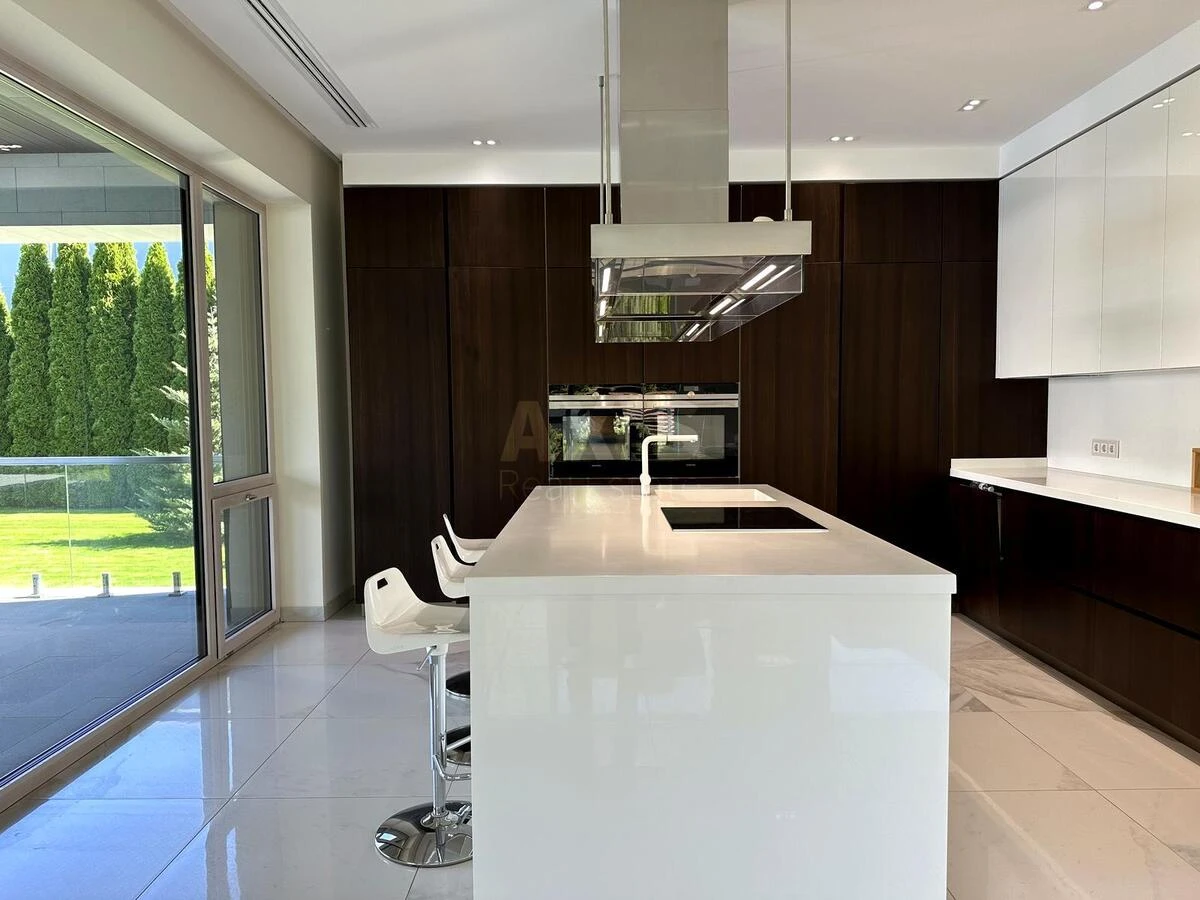 House vul. Central'na, 500m2, Kyiv city701947