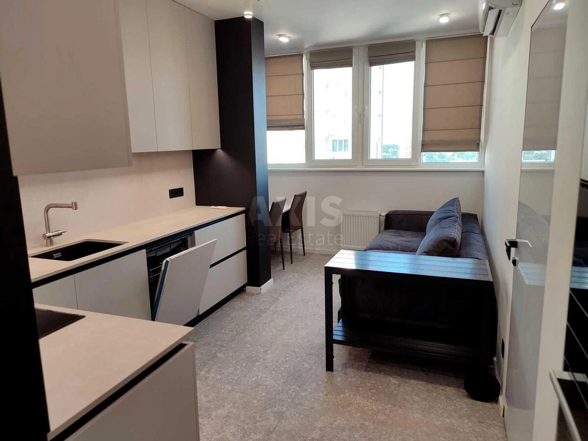 1k apartment vul. L'vivs'ka 15710993