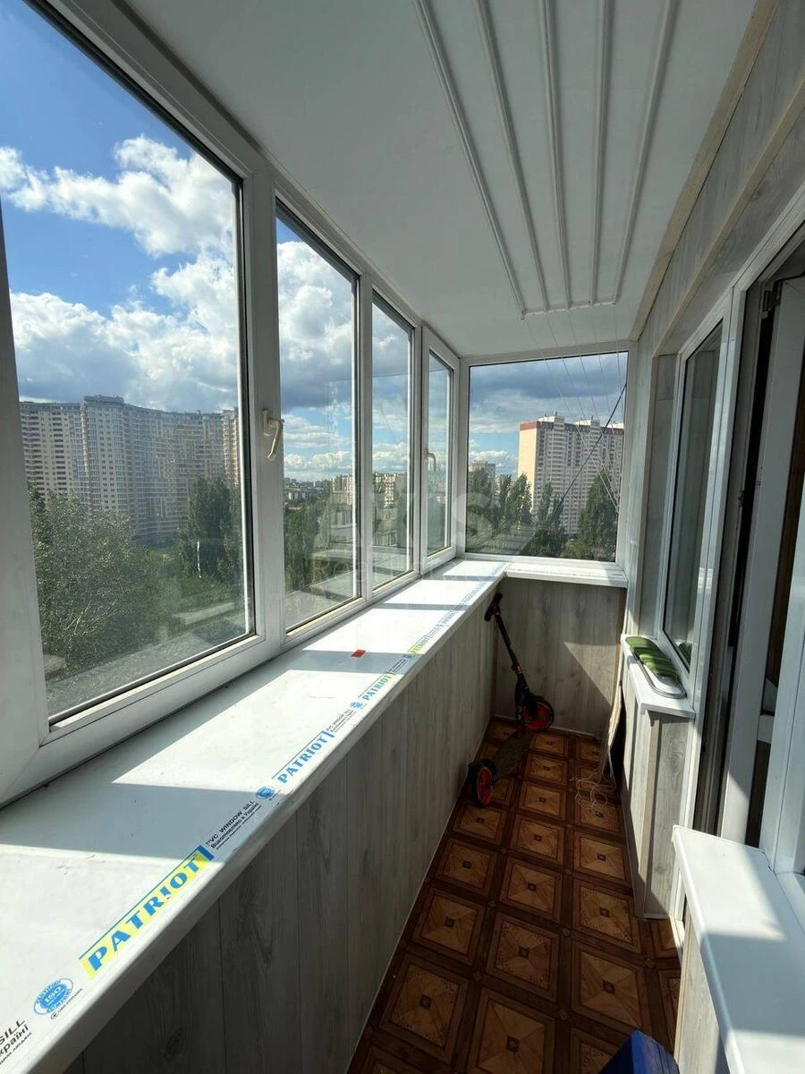 2к квартира ул. Ушинского 18700256