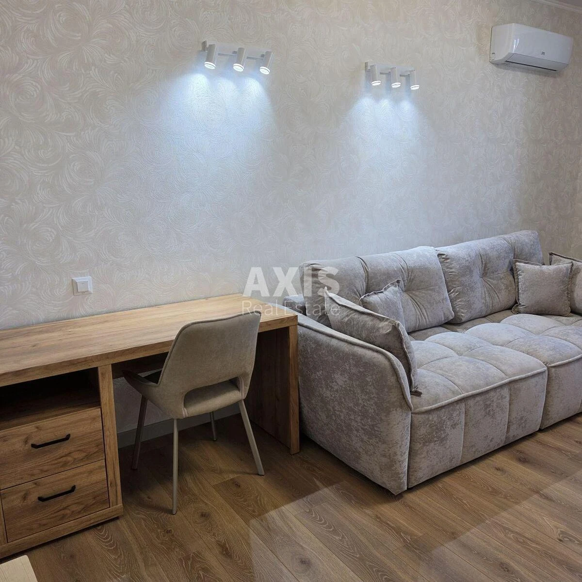 2k apartment vul. Voskresens'ka 2A693394