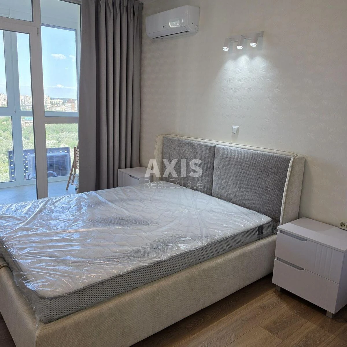 2k apartment vul. Voskresens'ka 2A693396