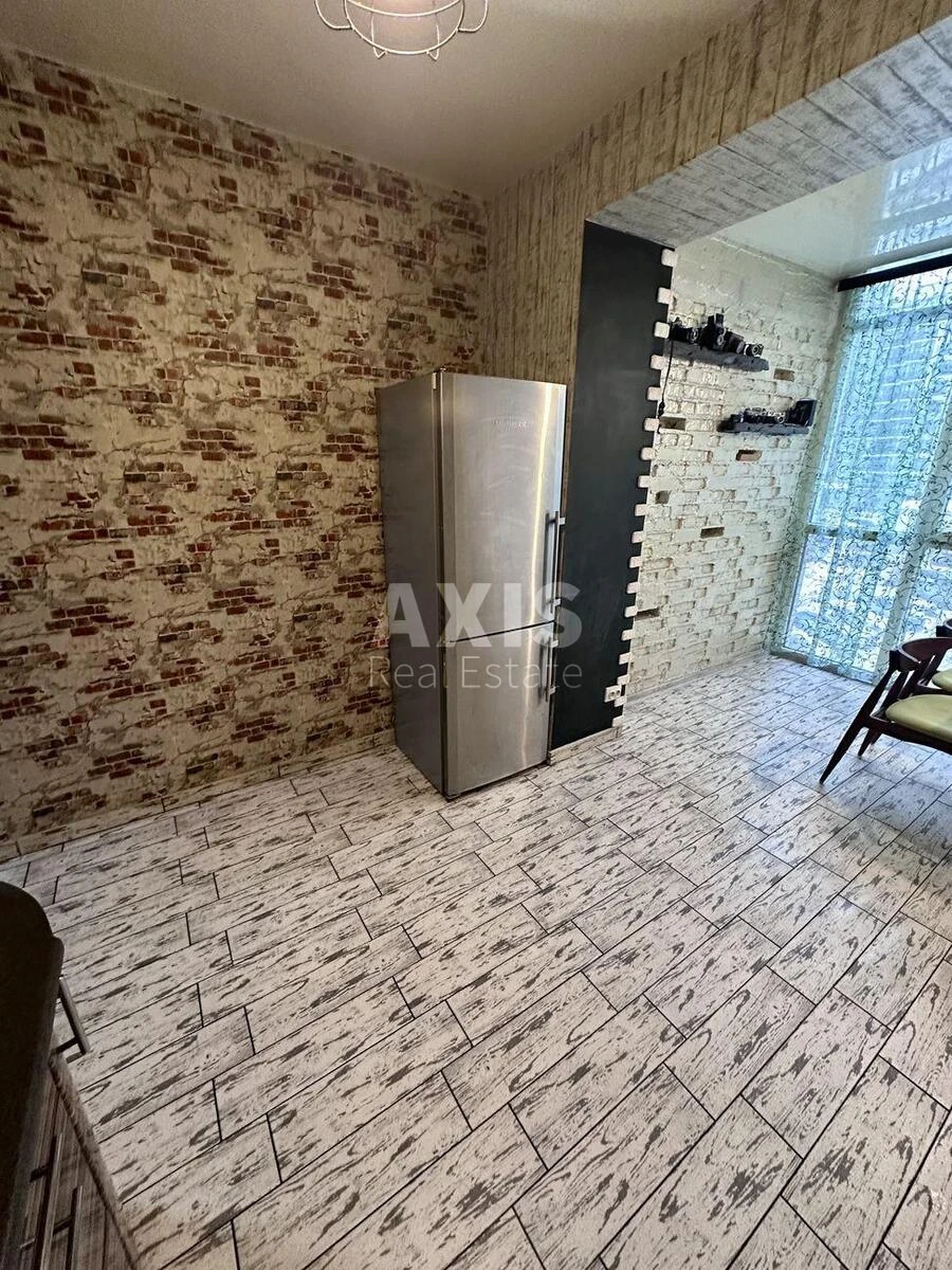 1k apartment vul. Radystiv 30650399