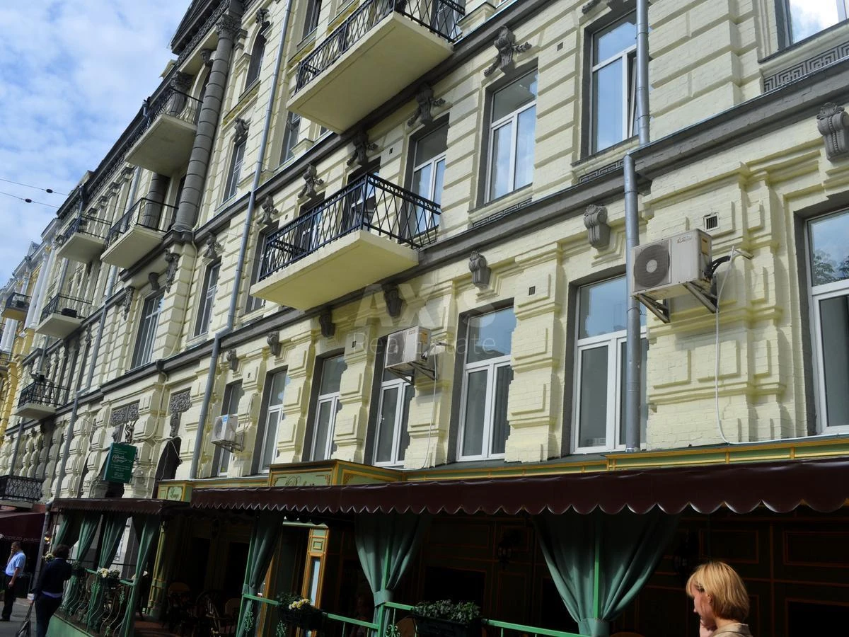 Office vul. Antonovycha 14, 491m2702536