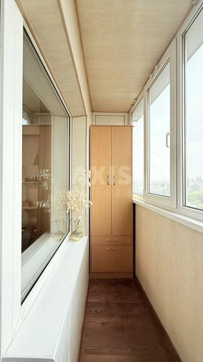 1k apartment vul. Zroshuval'na 3Б695398