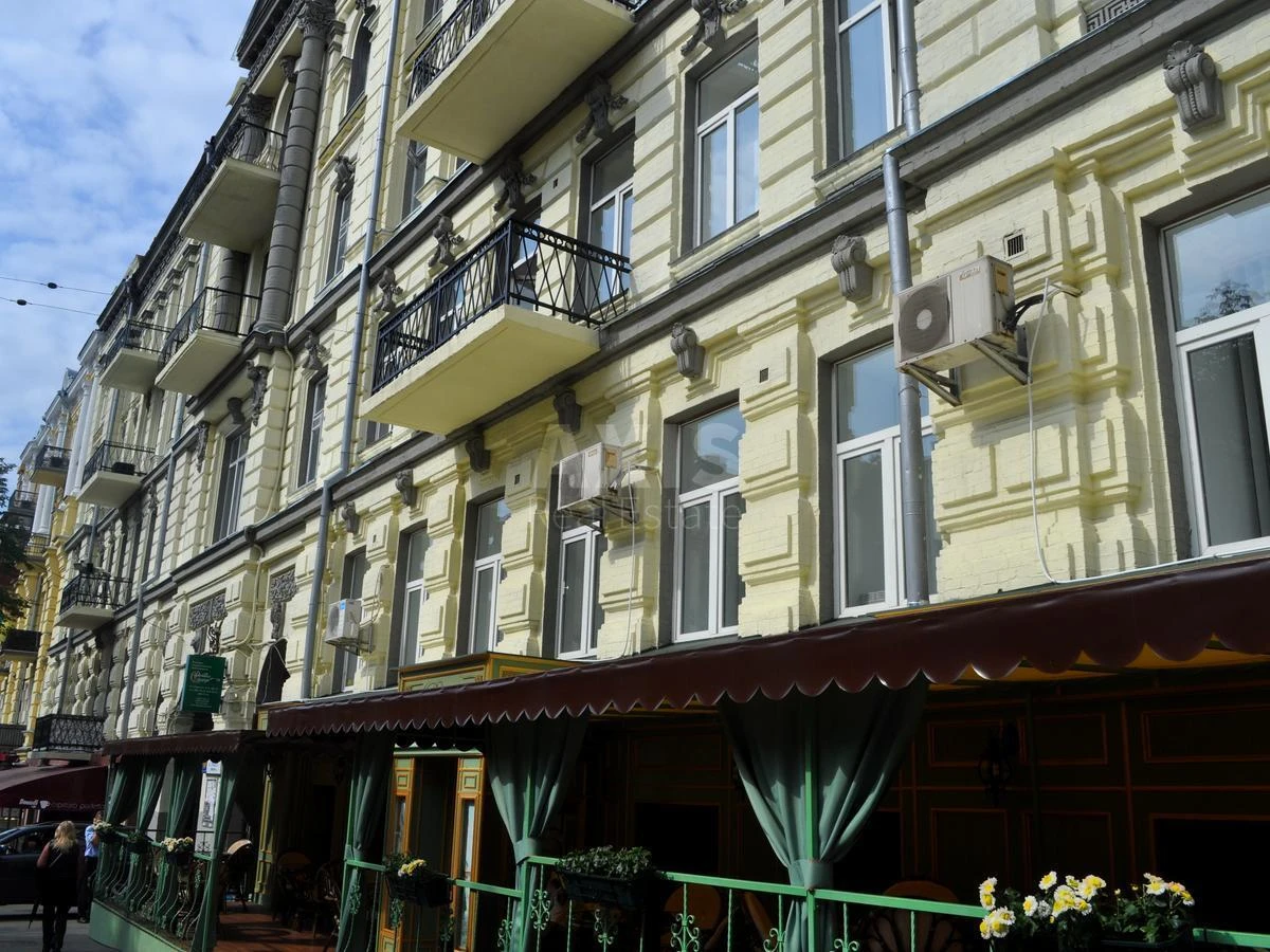Office vul. Antonovycha 14, 491m2702537