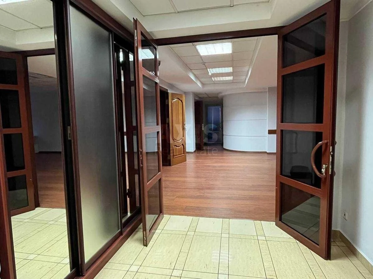 Office bul. Mykoly Mikhnovskoho 19, 233m2698091