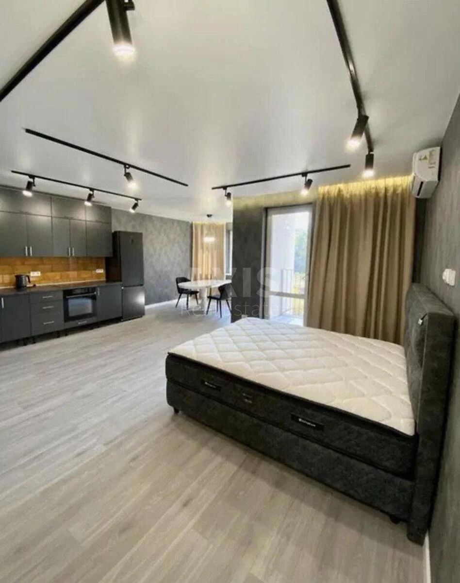 1k apartment vul. Kyrylivs'ka 37А687777