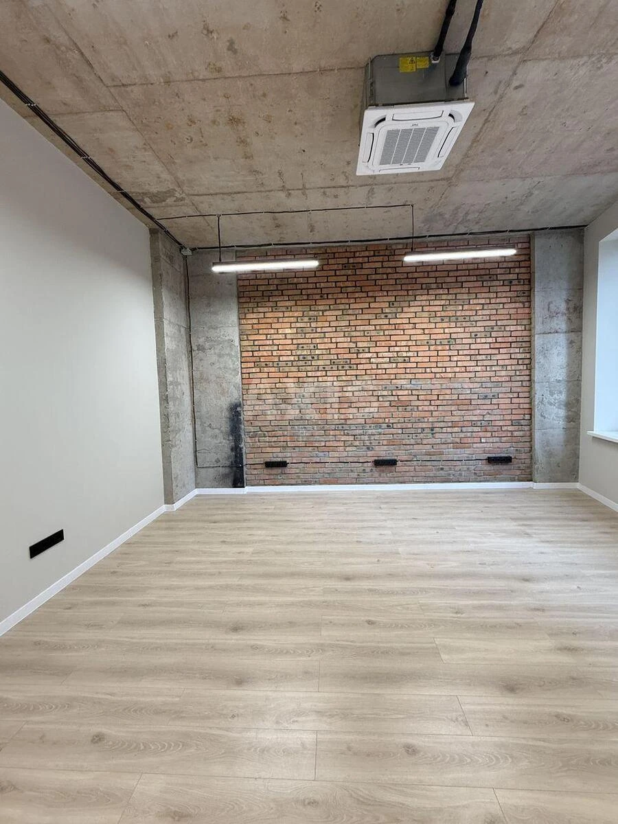 Office vul. Sichovyh Stril'civ 21, 53m2681406