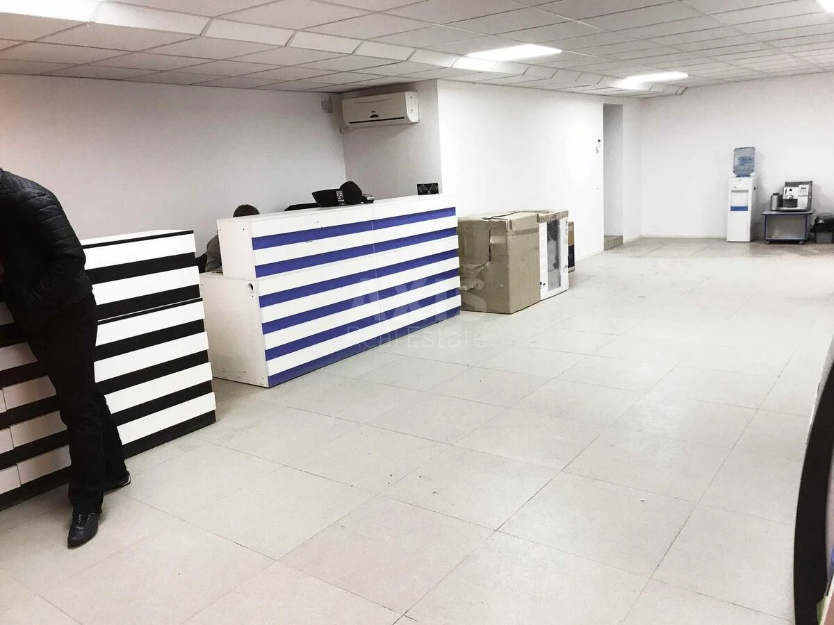 Trade object vul. Obolons'ka 25, 160m2714255