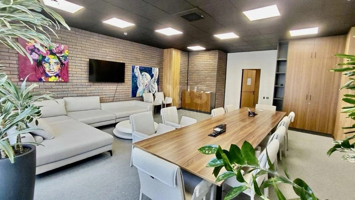 Office vul. Lypkivs'kogo Vasylja Mytropolyta 45, 55m269417