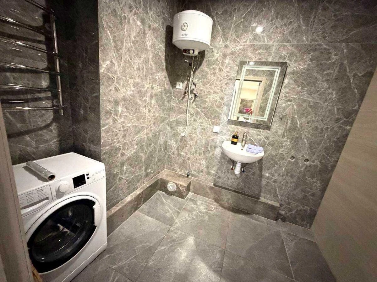Office vul. Central'na 21А, 84m27127915