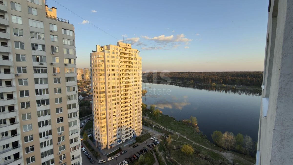 2к квартира ул. Владимира Наумовича 4А6963417