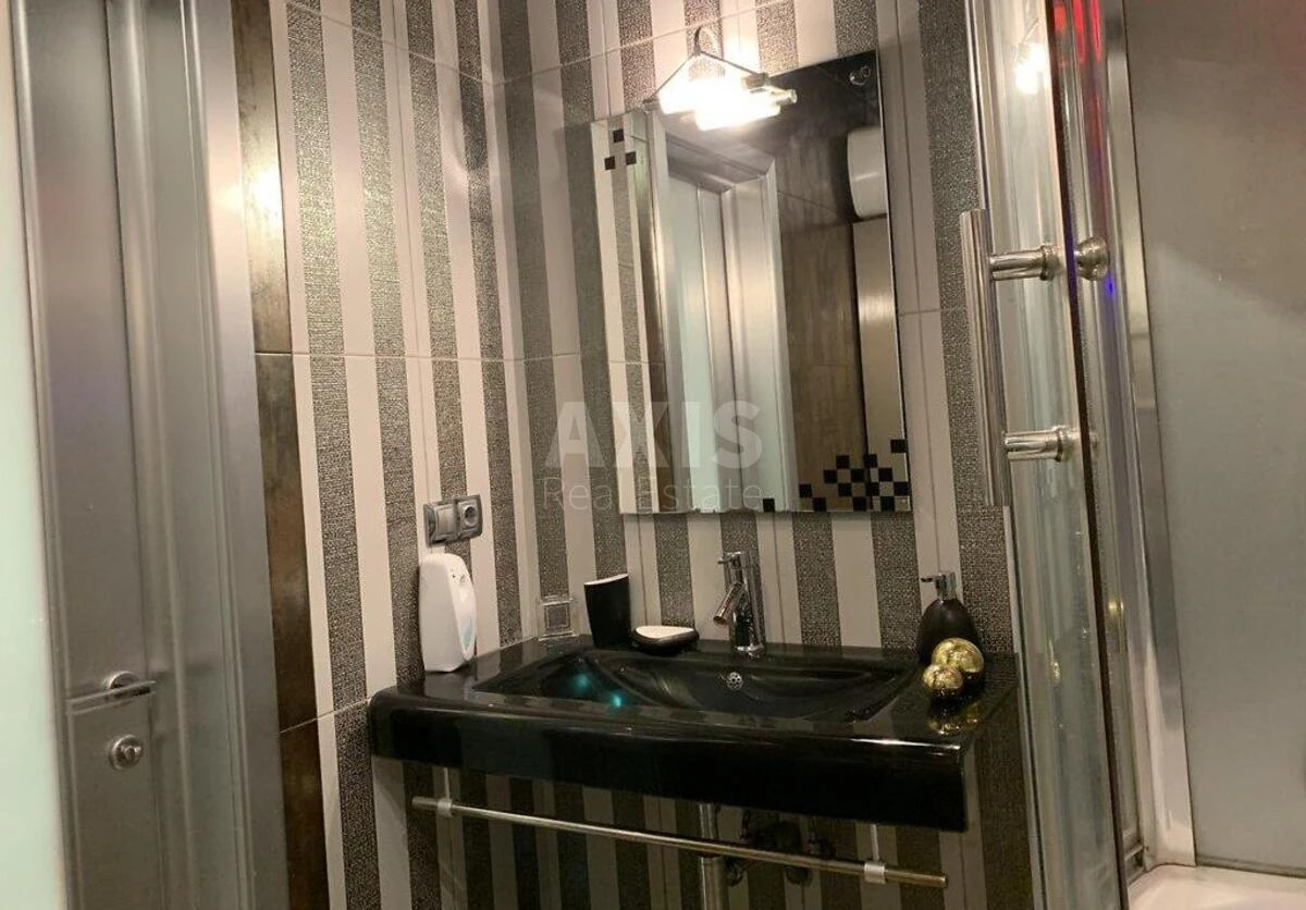 4k apartment nab. Dniprovs'ka 196880411