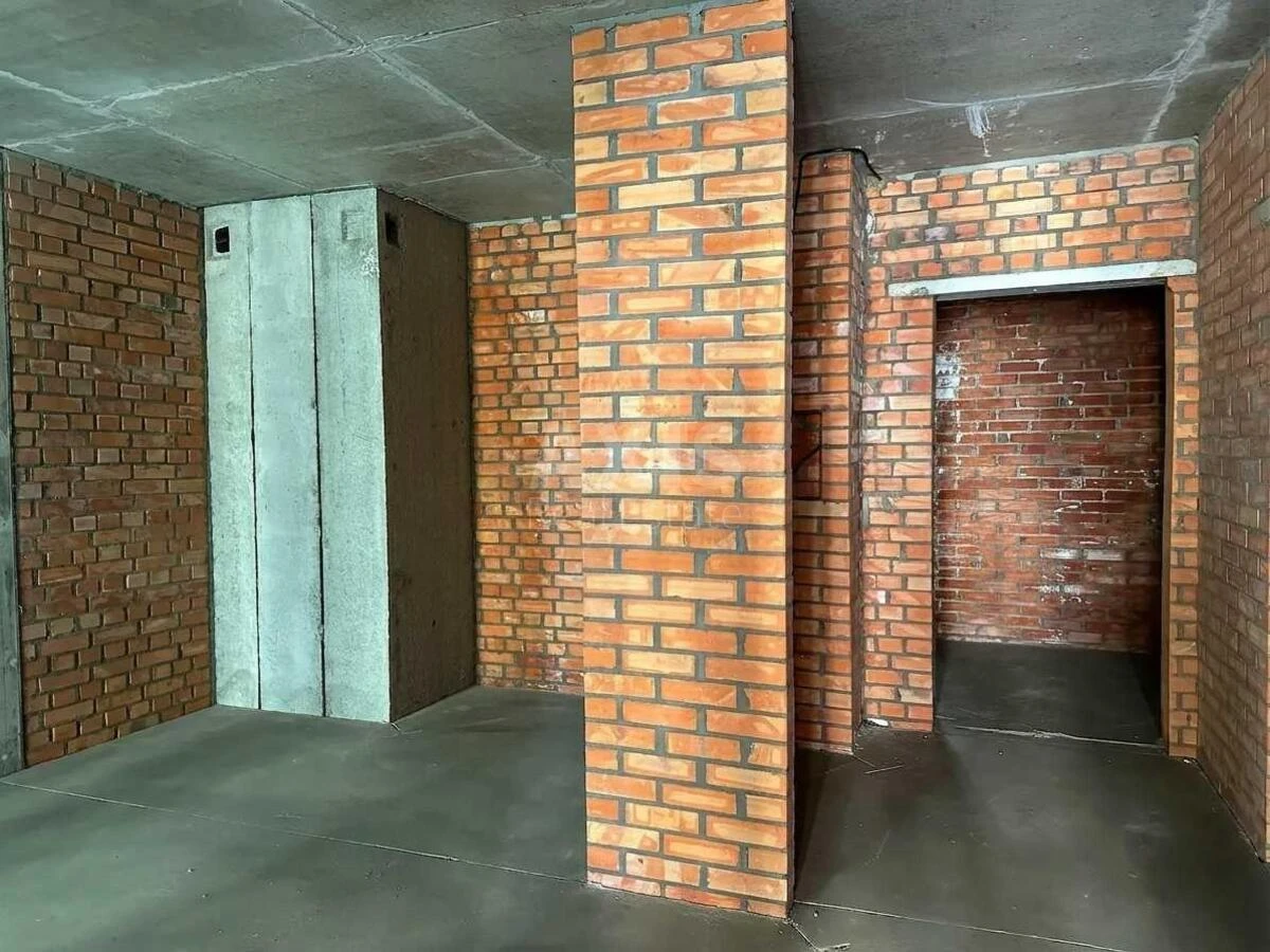 Office vul. Jevgena Konoval'cja 30, 200m2712010