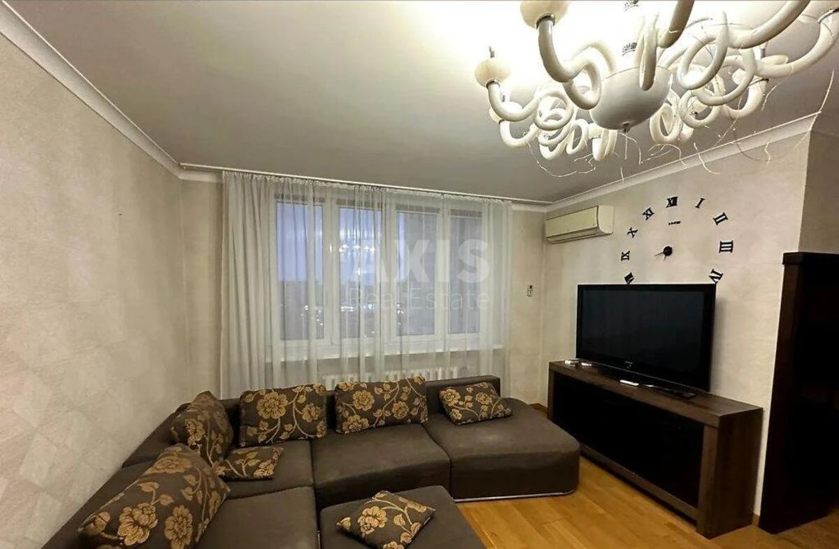 3k apartment vul. Sribnokil's'ka 1, корп. 1690062