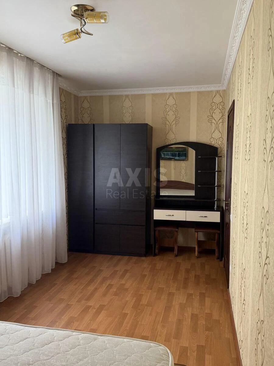2k apartment pr-t Sobornosti 12696521