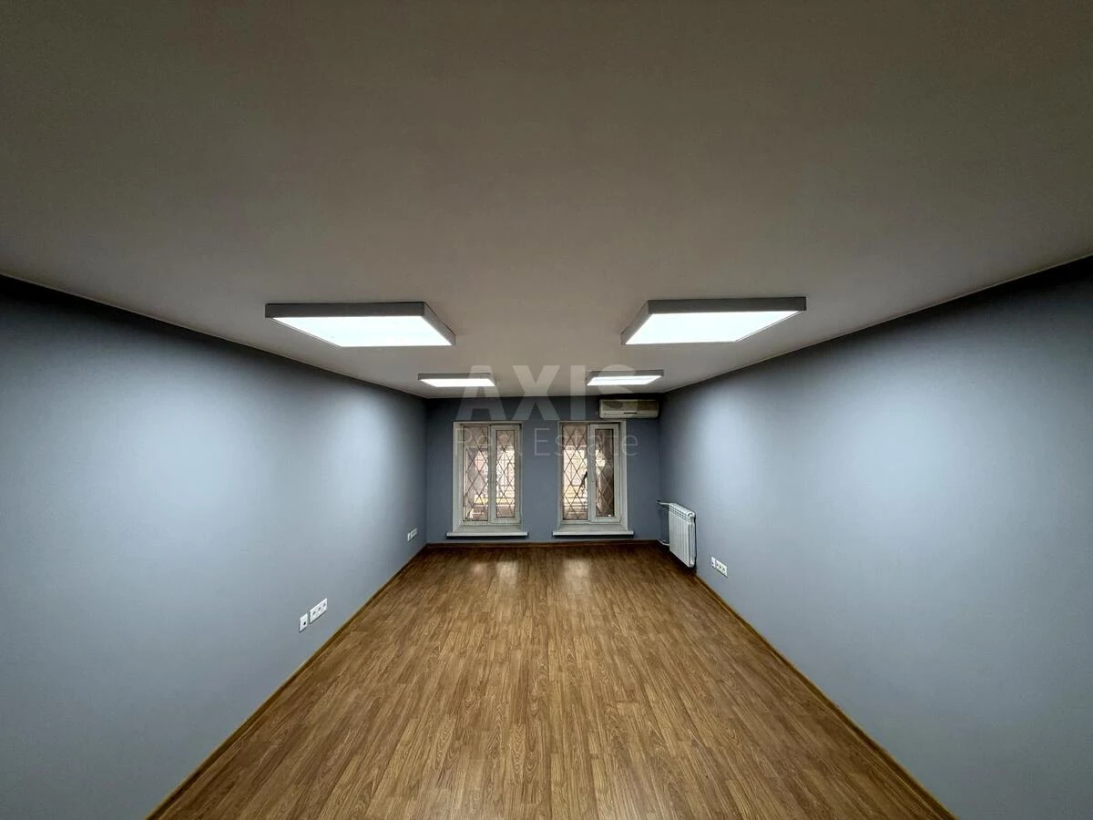 Офис ул. Евгения Чикаленко 25, 300м2689195