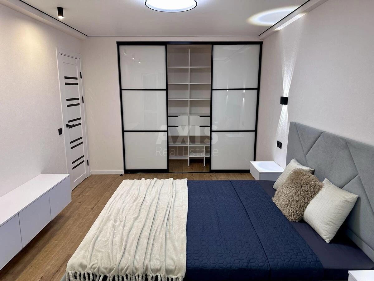 1k apartment pr-t Berestejskij 19714214