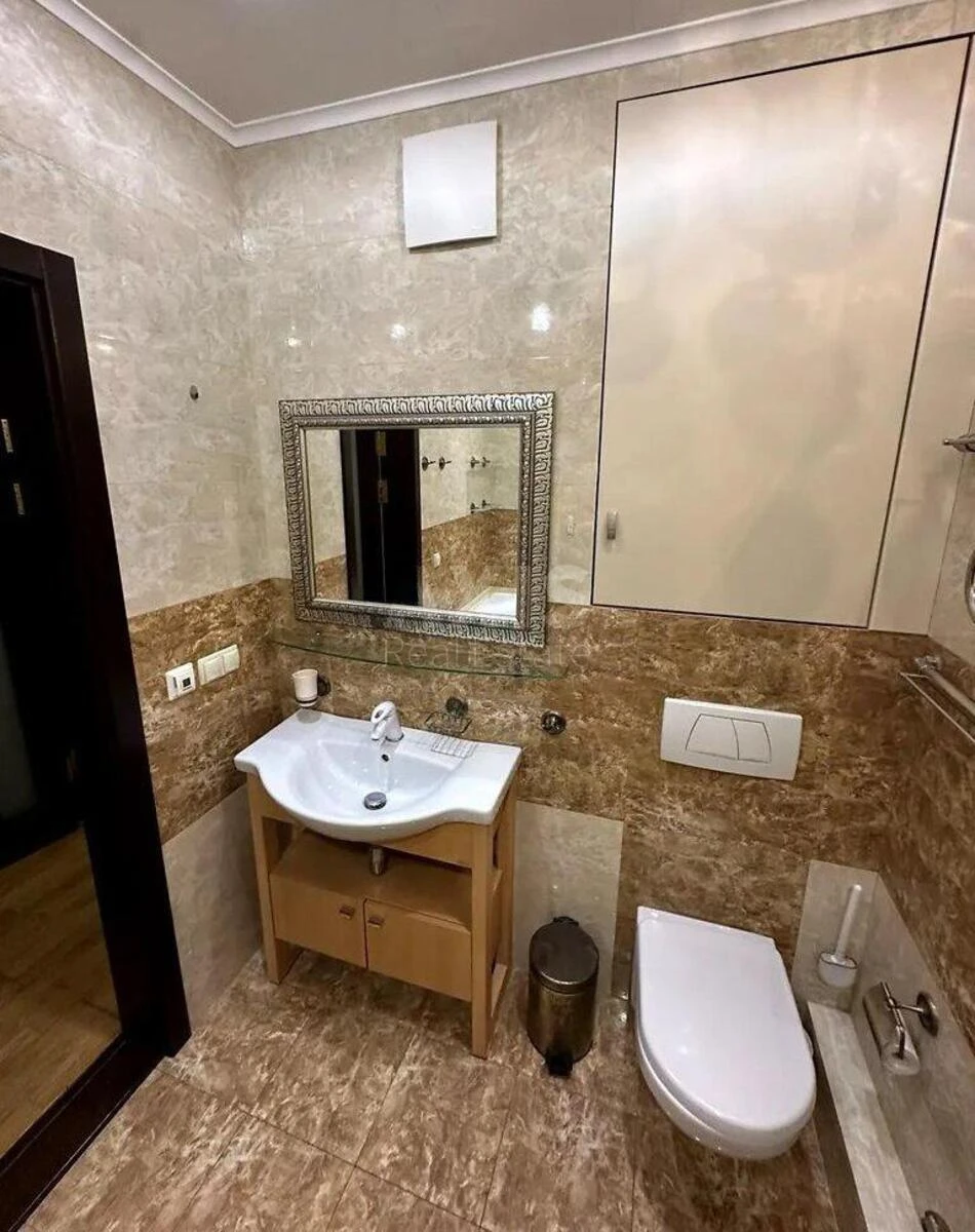 3k apartment vul. Sribnokil's'ka 1, корп. 1690066