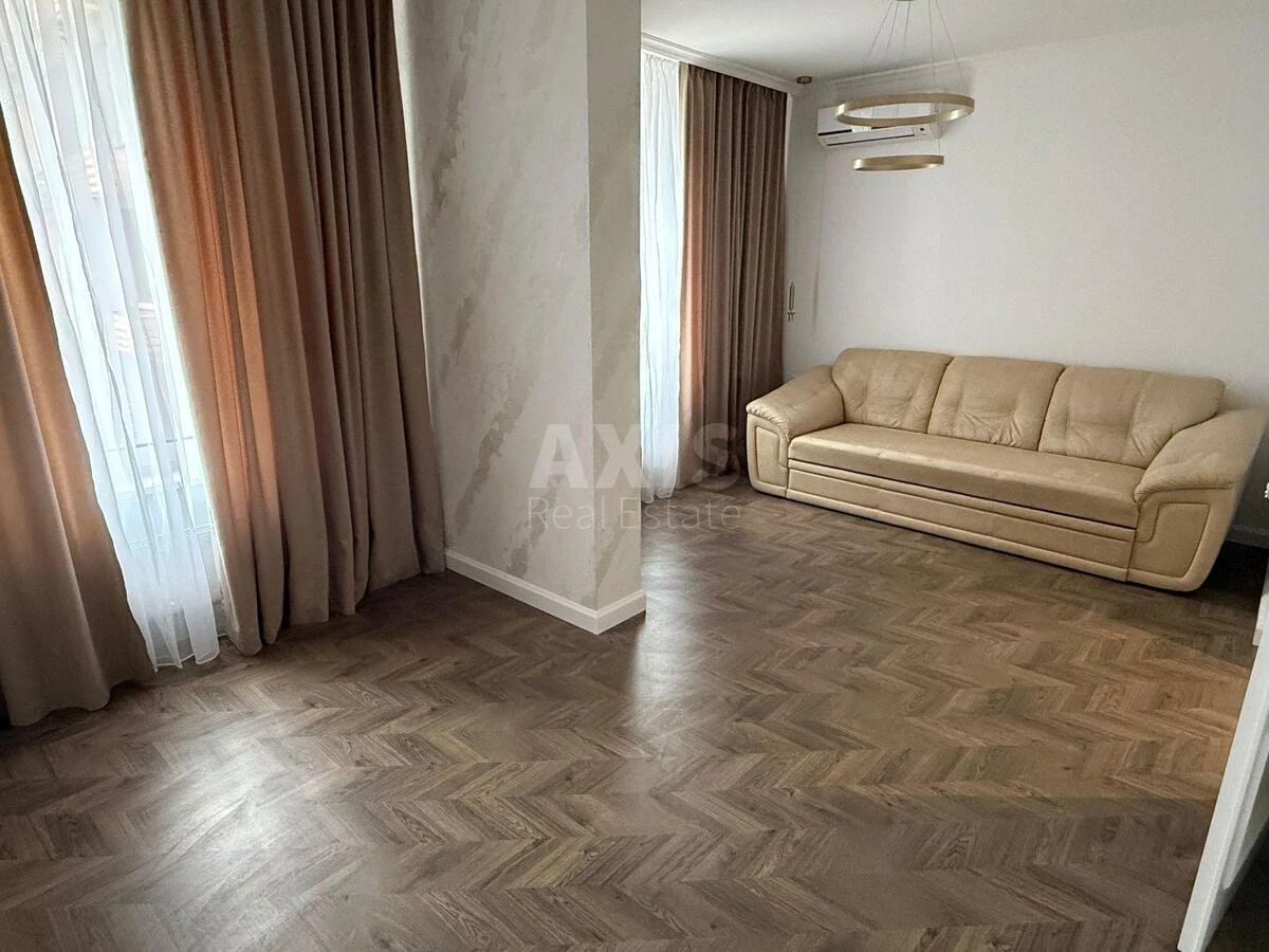1k apartment nab. Dniprovs'ka 18А696593