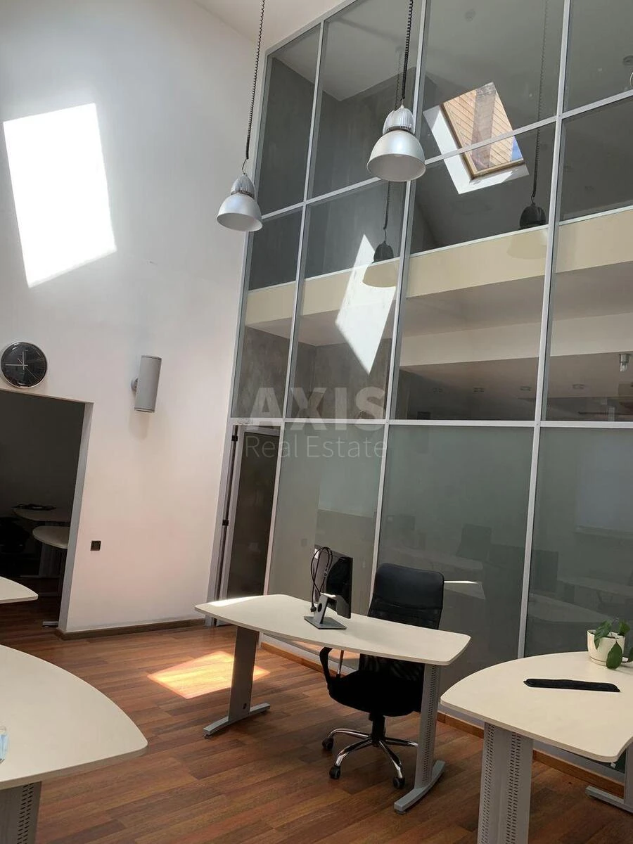 Office vul. Jevgena Konoval'cja 32А, 290m270861