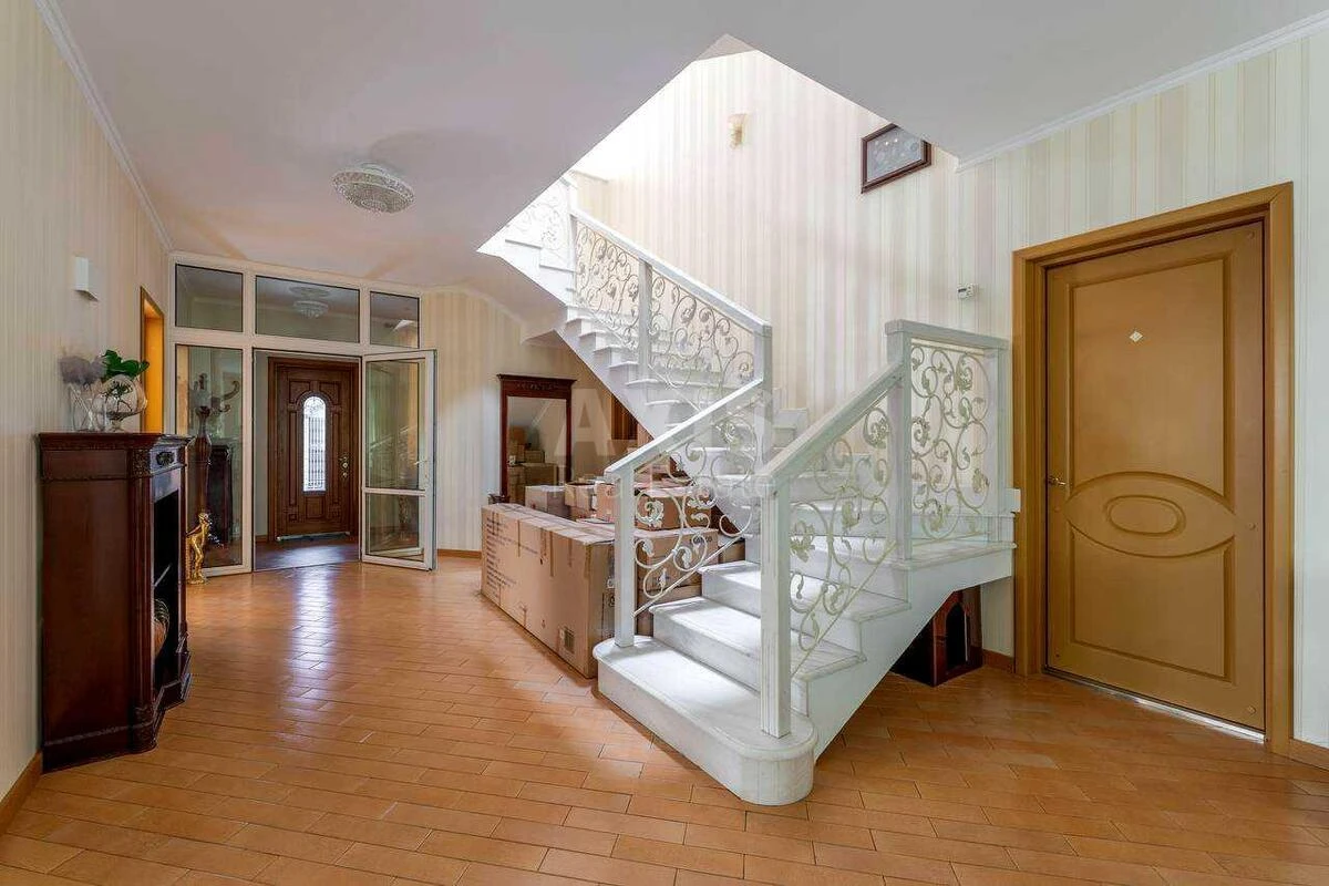 Дoм ул. Улитина Ивана, 590м2, город Киев715013