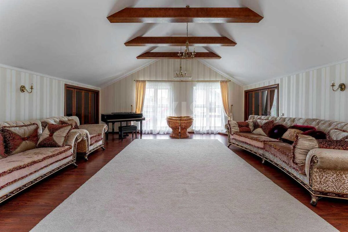 Дoм ул. Улитина Ивана, 590м2, город Киев715015