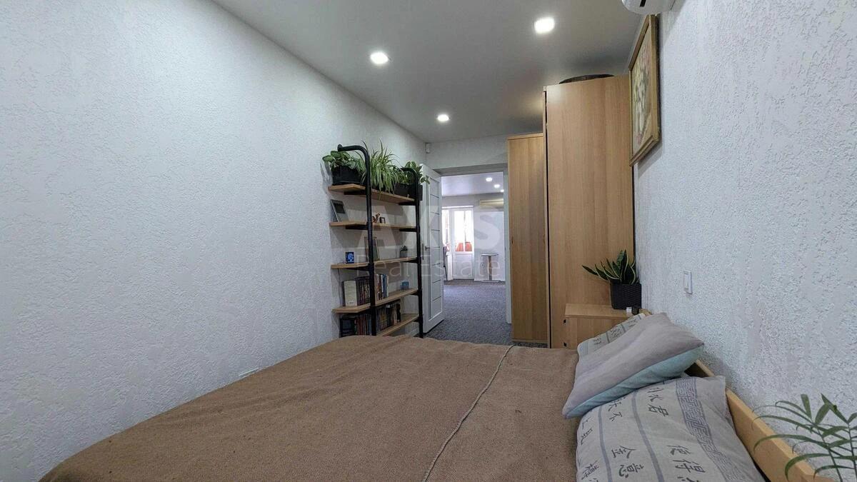 1k apartment bul. Verhovnoi' Rady 25694263