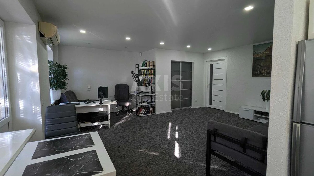 1k apartment bul. Verhovnoi' Rady 25694261