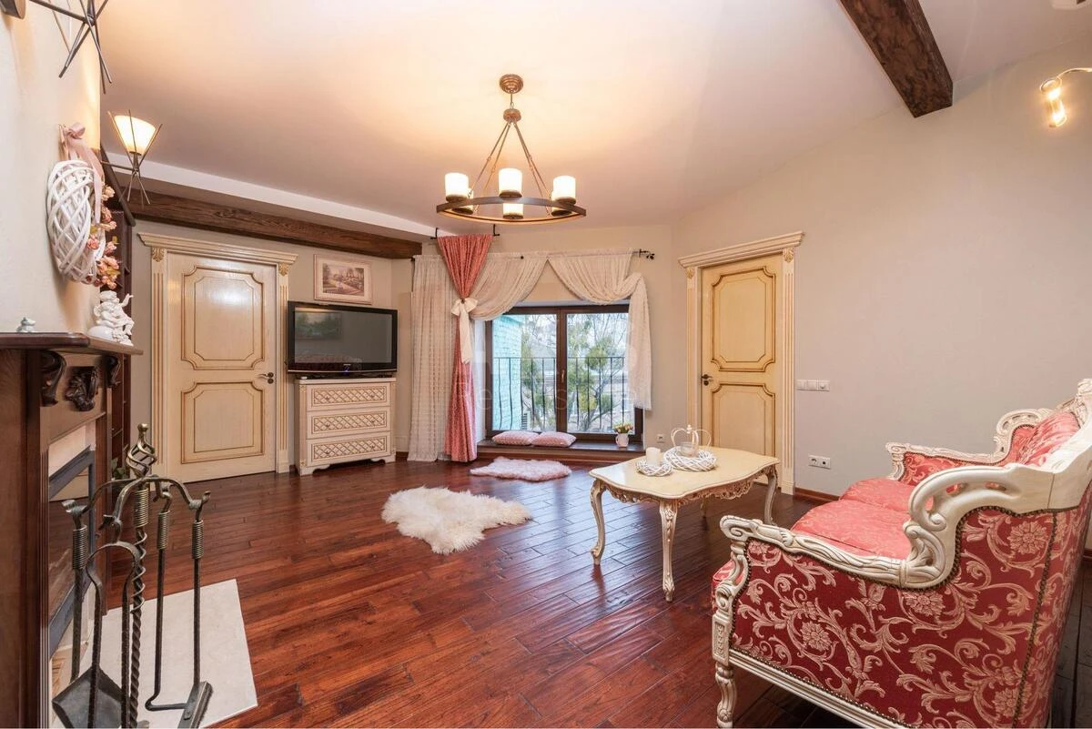 5к квартира ул. Антоновича 87009020