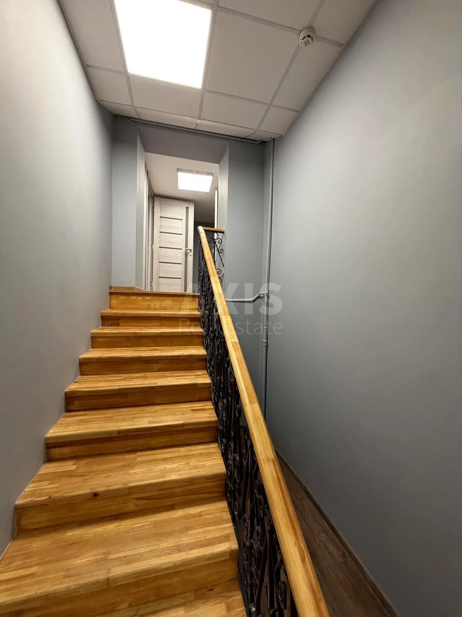 Офис ул. Евгения Чикаленко 25, 300м2689191