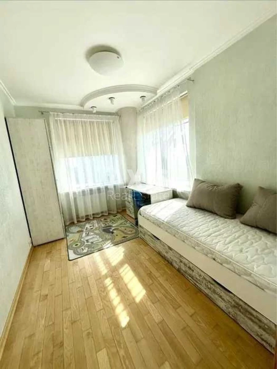 4k apartment vul. L'vivs'ka 22688153