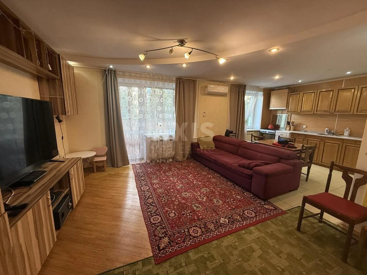 3k apartment vul. Pryrichna 19Г701040