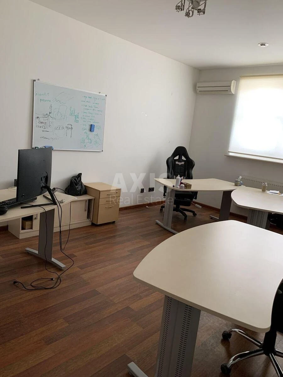 Office vul. Jevgena Konoval'cja 32А, 290m27086114