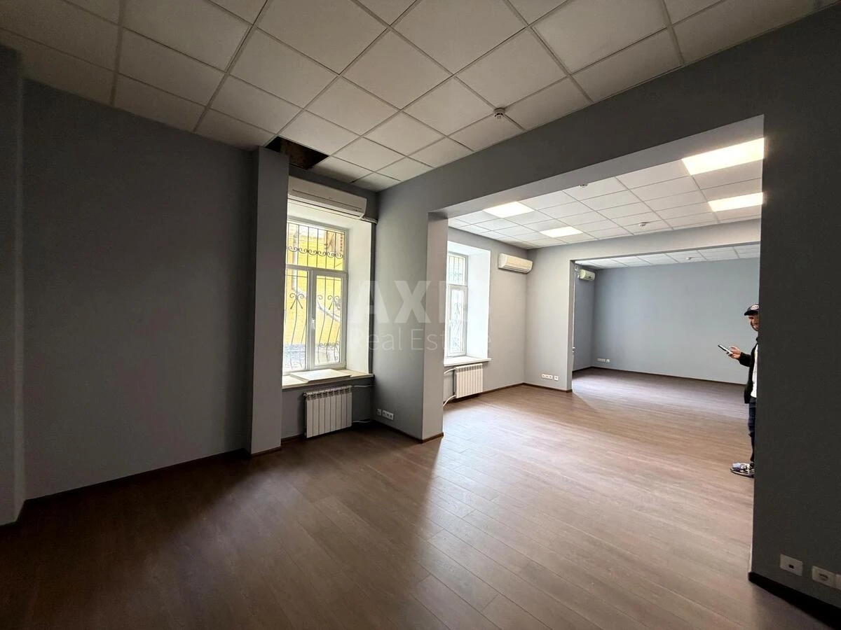 Офис ул. Евгения Чикаленко 25, 300м26891911