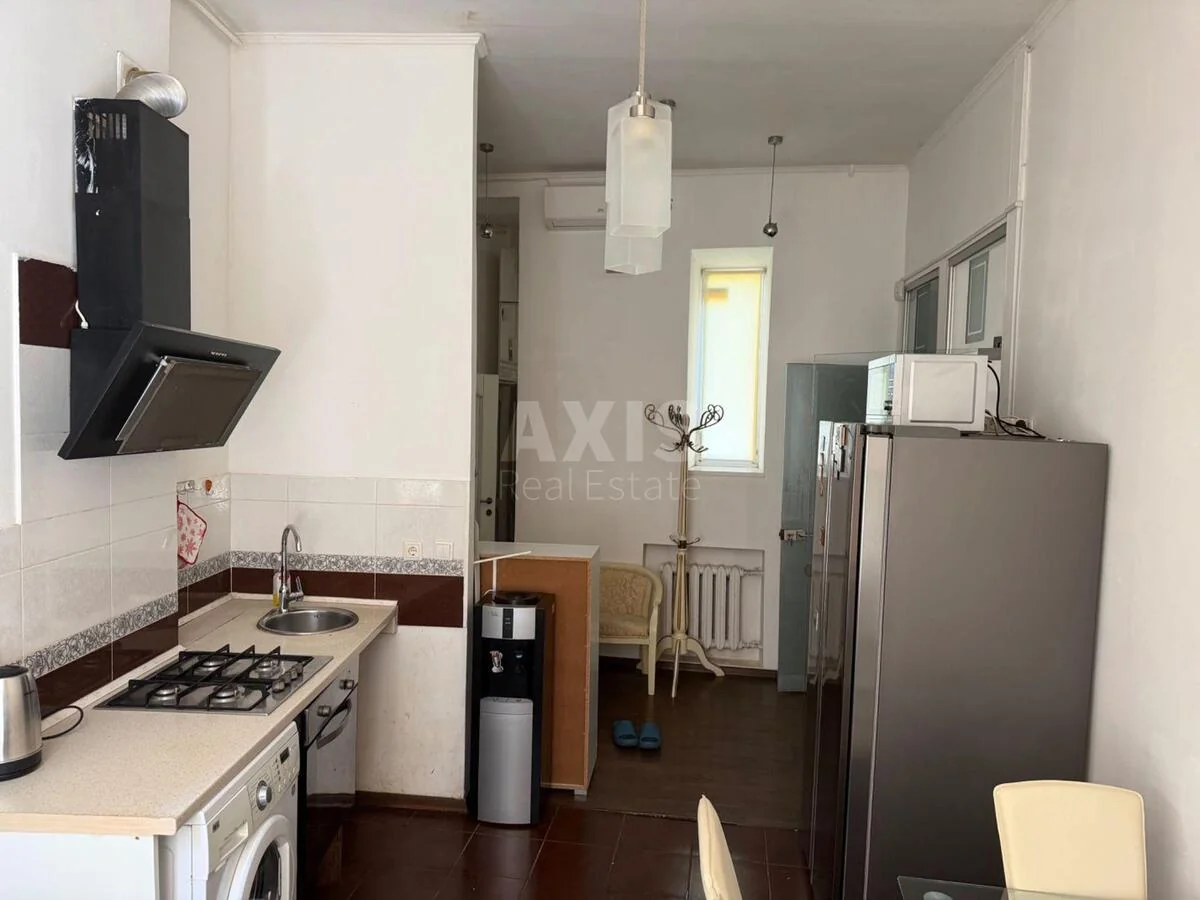 2k apartment vul. Volodymyrs'ka 7