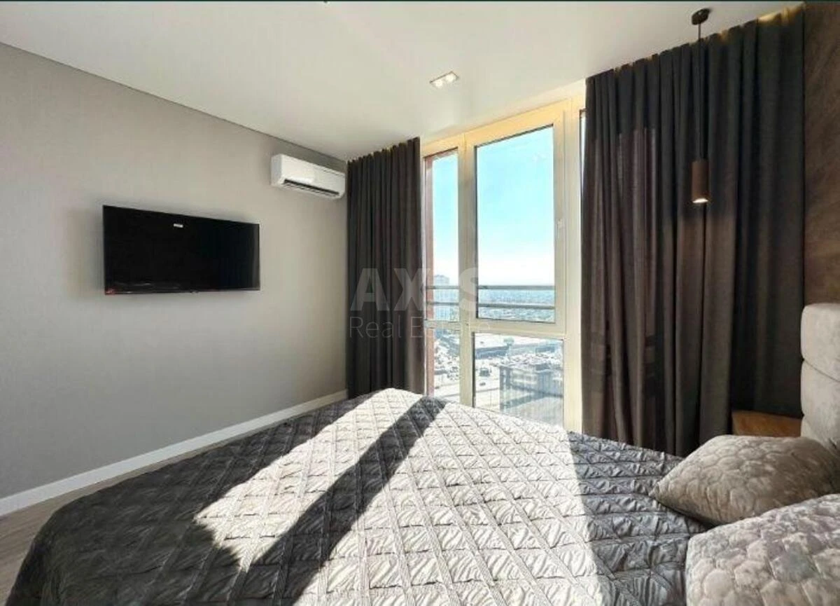 2k apartment nab. Dniprovs'ka 18687344