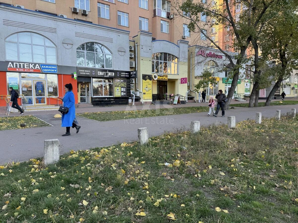 Объект торговли ул. Гната Хоткевича 10, 31м2700010