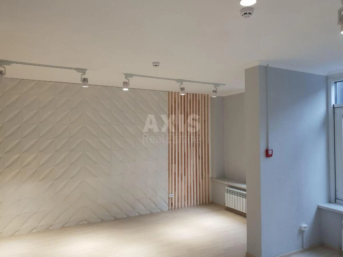 Office vul. Lypkivs'kogo Vasylja Mytropolyta 37Б, 43m269885