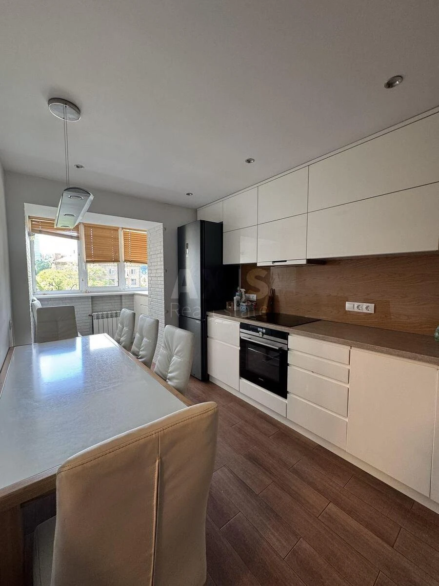 3k apartment vul. Antonovycha 8869869
