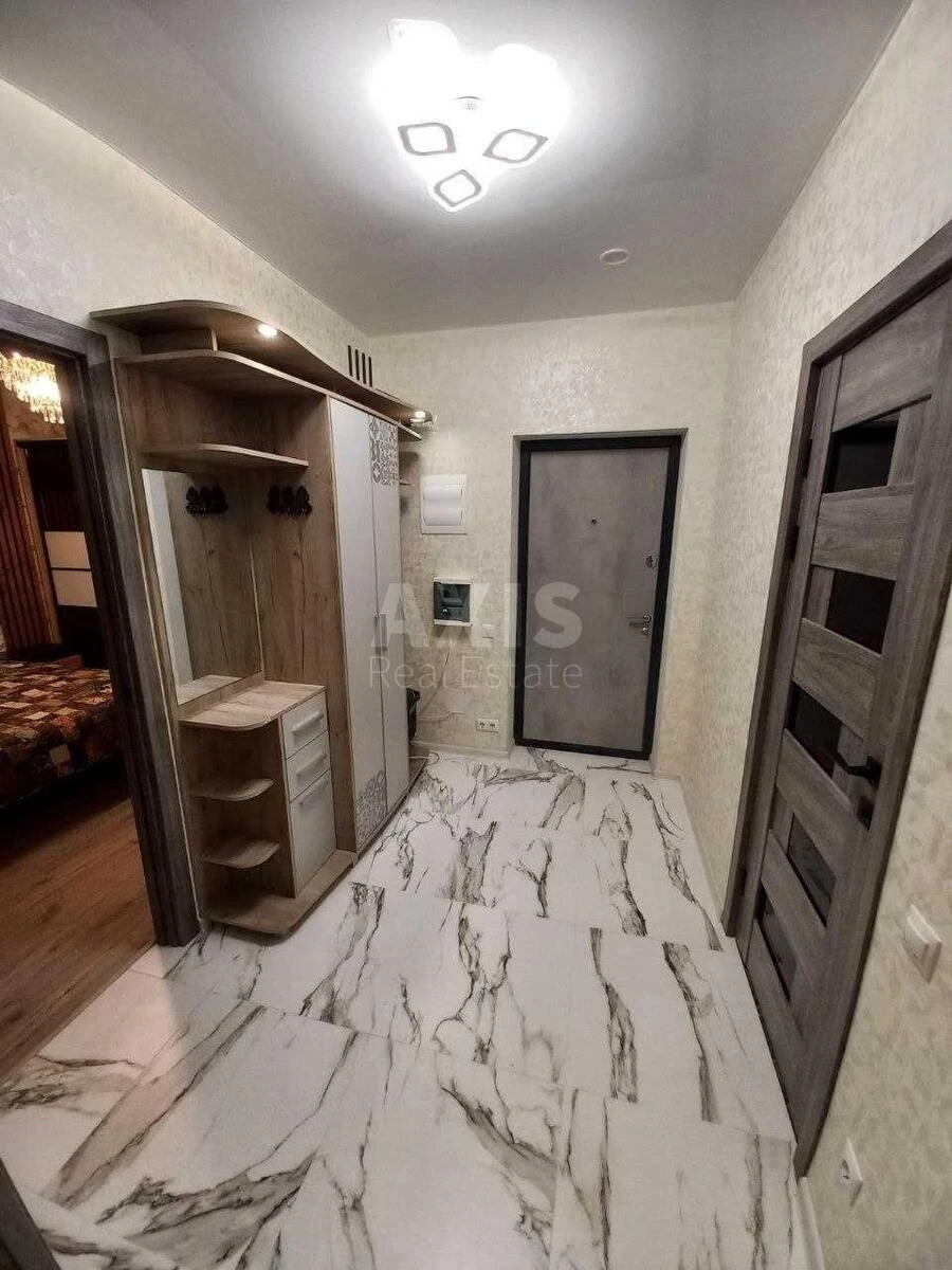 1k apartment pr-t Berestejskij 677115915