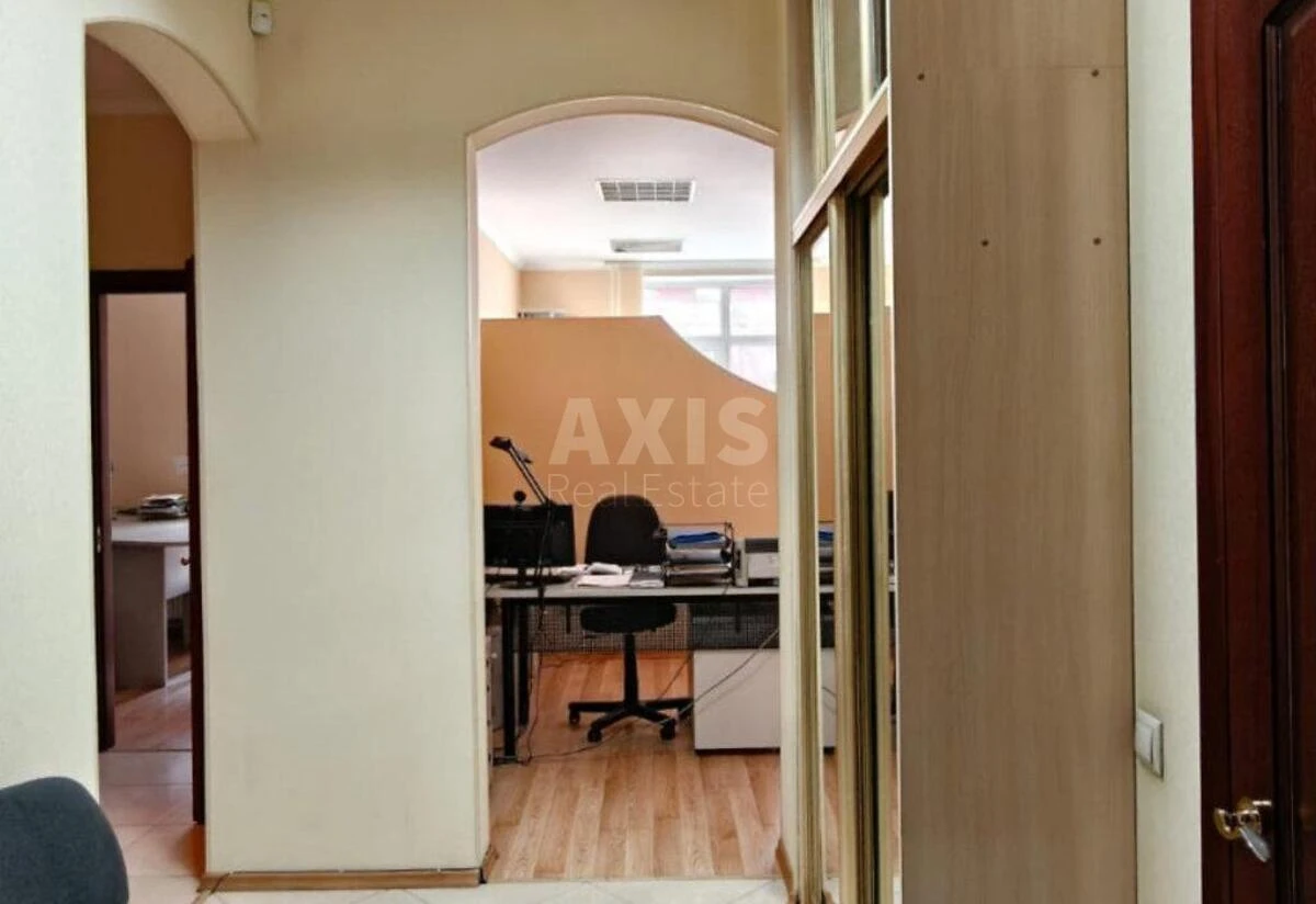 Office bul. Lesi Ukrai'nky 23А, 60m27003812