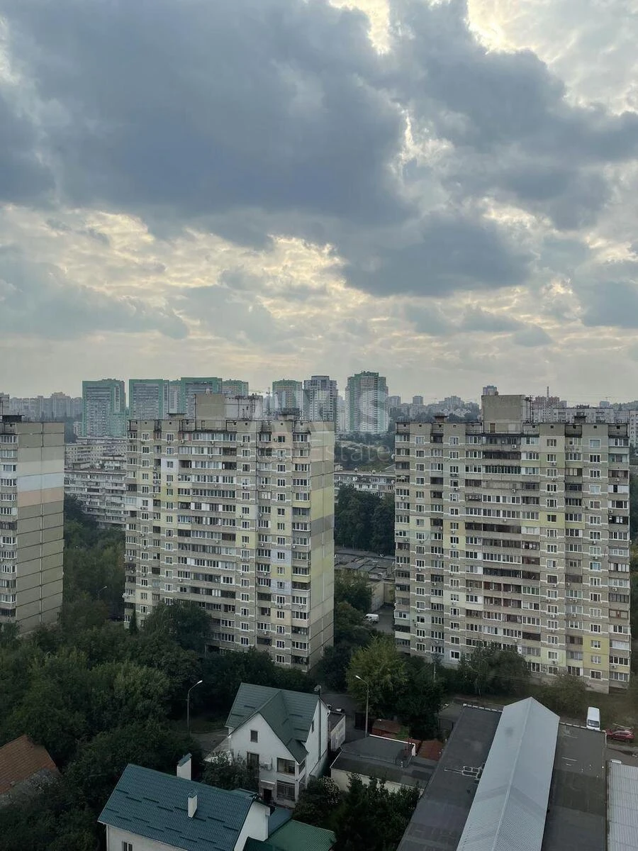 2к квартира ул. Бережанская 86855910
