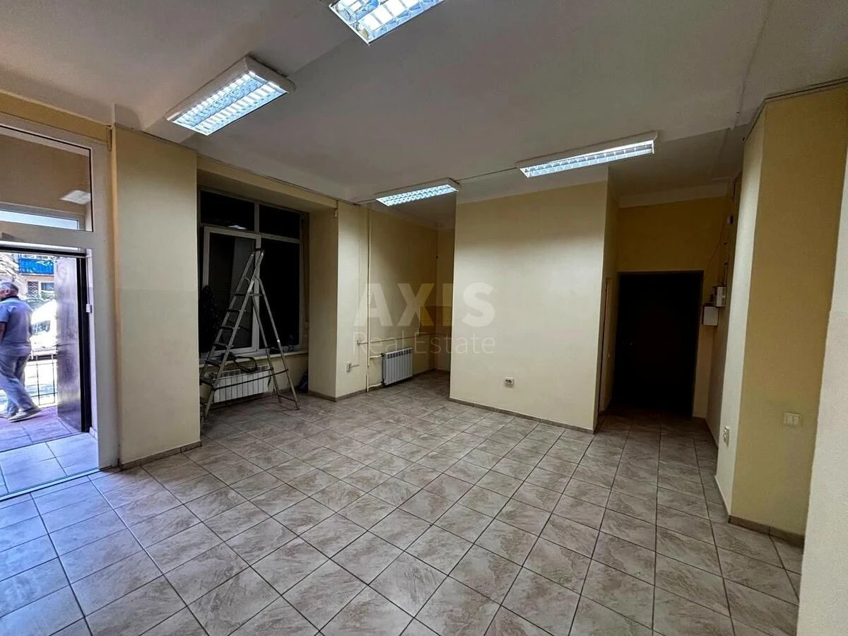Service object vul. Dmytra Bagalija 2, 60m2657831